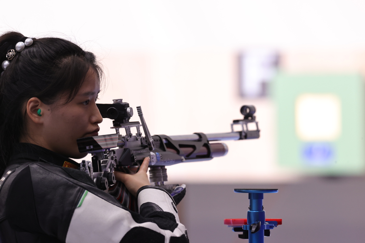 成都大运会|射击——女子10米气步枪:中国选手邢航摘铜牌