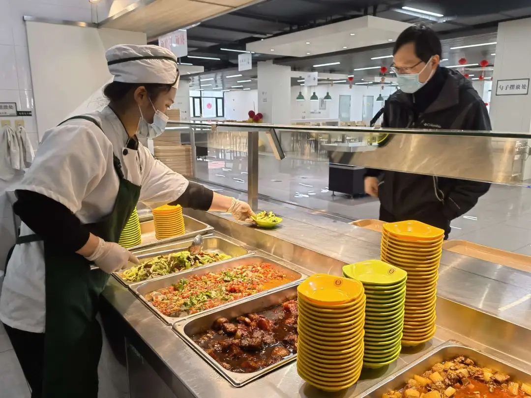 一连7天免费餐,留校也能吃到"家乡味"丨爱申活 暖心春