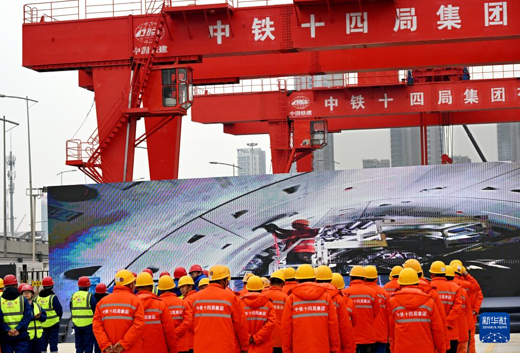 青岛地铁施工成功下穿胶济铁路