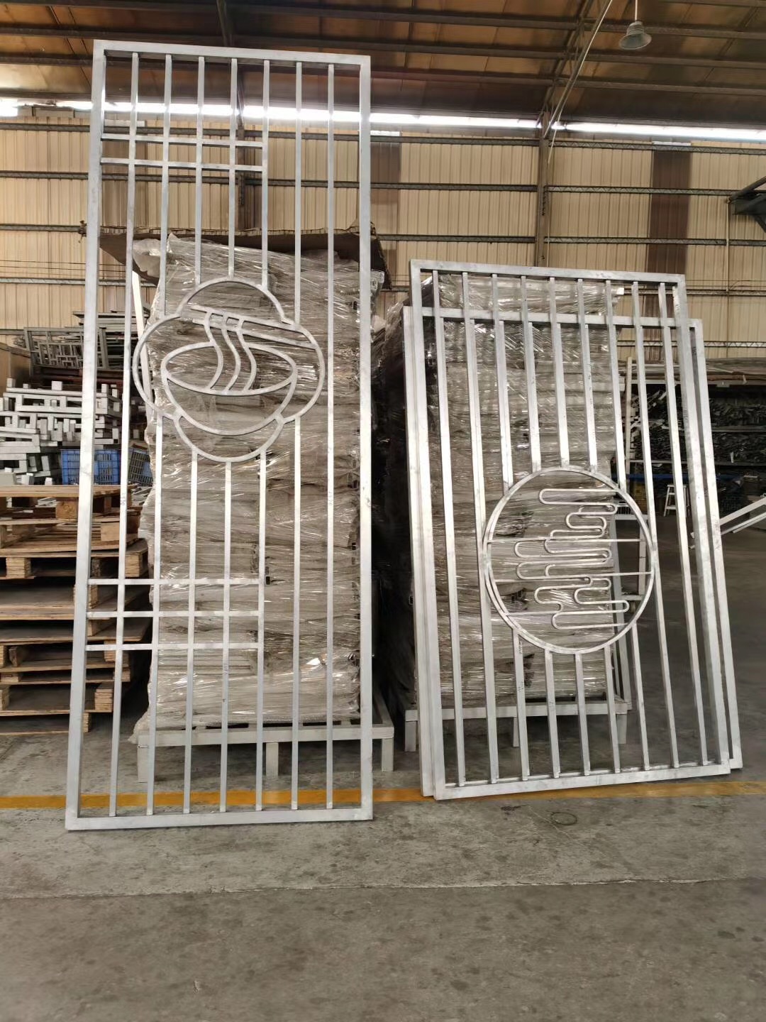 连锁餐厅装修常用仿木纹铝合金屏风