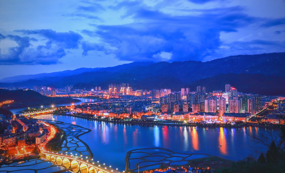 汉丰湖:宁静与人文交织的休闲胜地