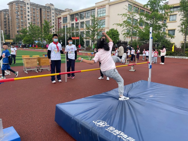 观海卫镇卫前小学举行第十届阳光体育运动会