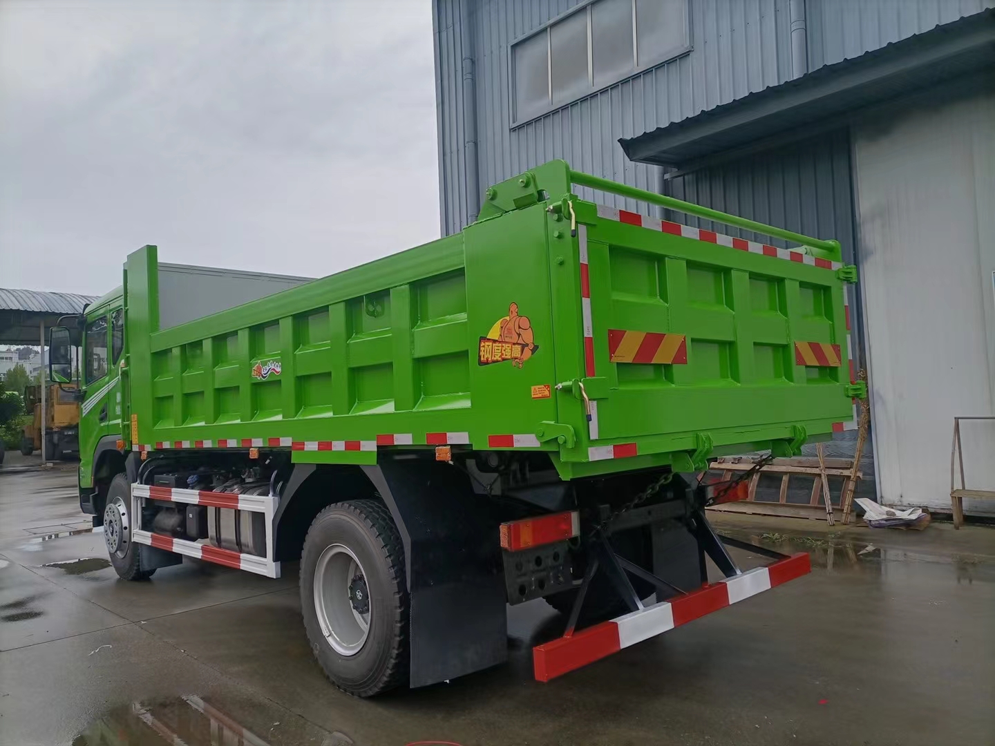 天锦国六270马力重载版翻斗车,东风华神国六4x2自卸车轮边减速桥