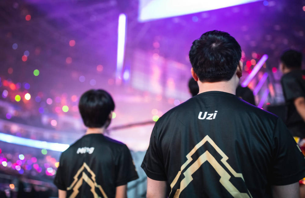 uzi会去决赛现场吗?与小明的一句玩笑话,现在已经成真