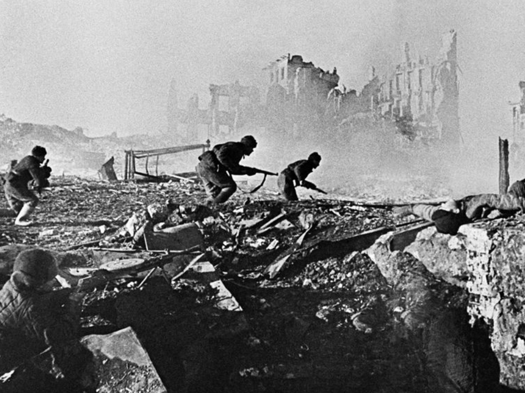 列宁格勒保卫战:德军围城872天,双方伤亡400万,二战最惨烈战役