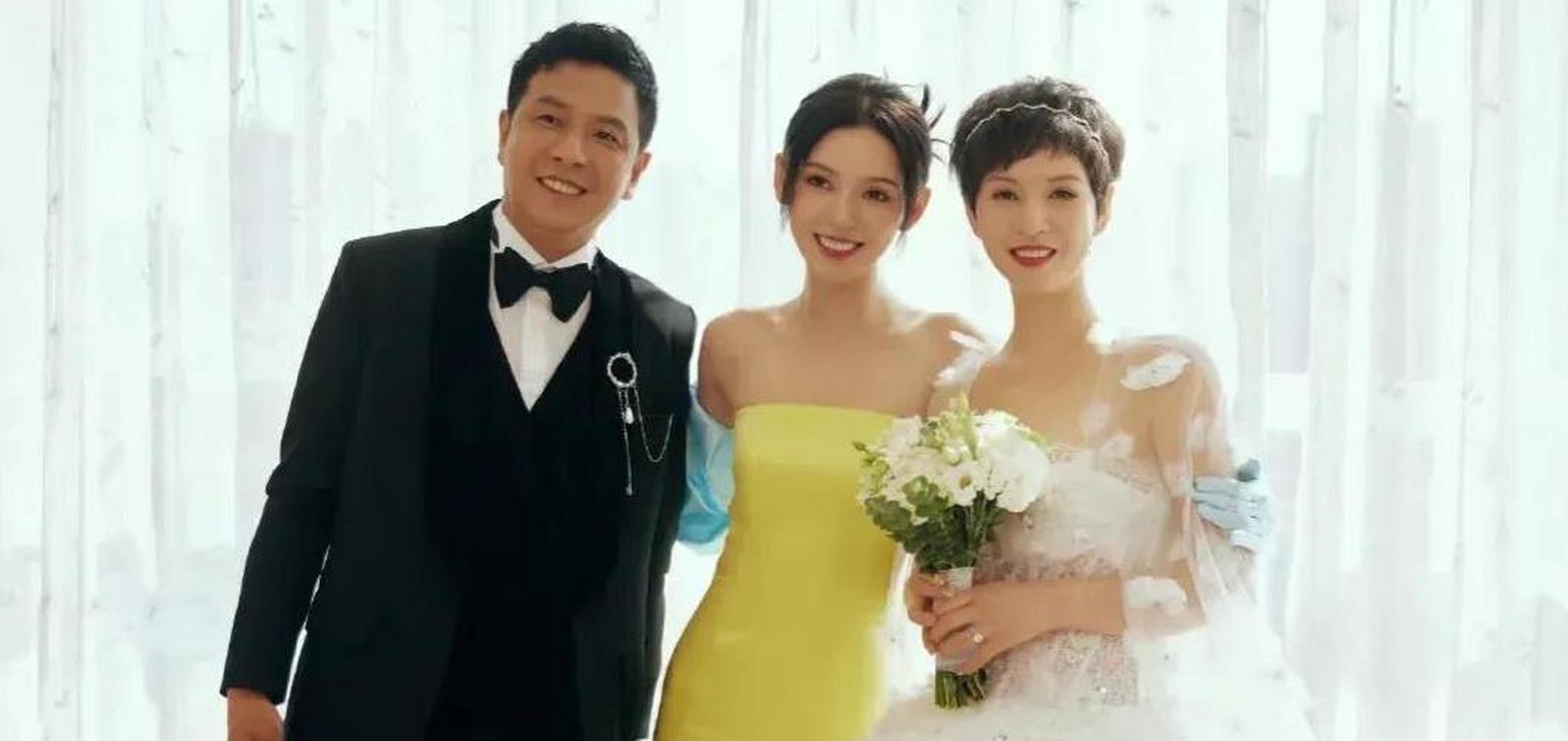 怪不得张予曦的颜值高,原来妈妈长的也漂亮