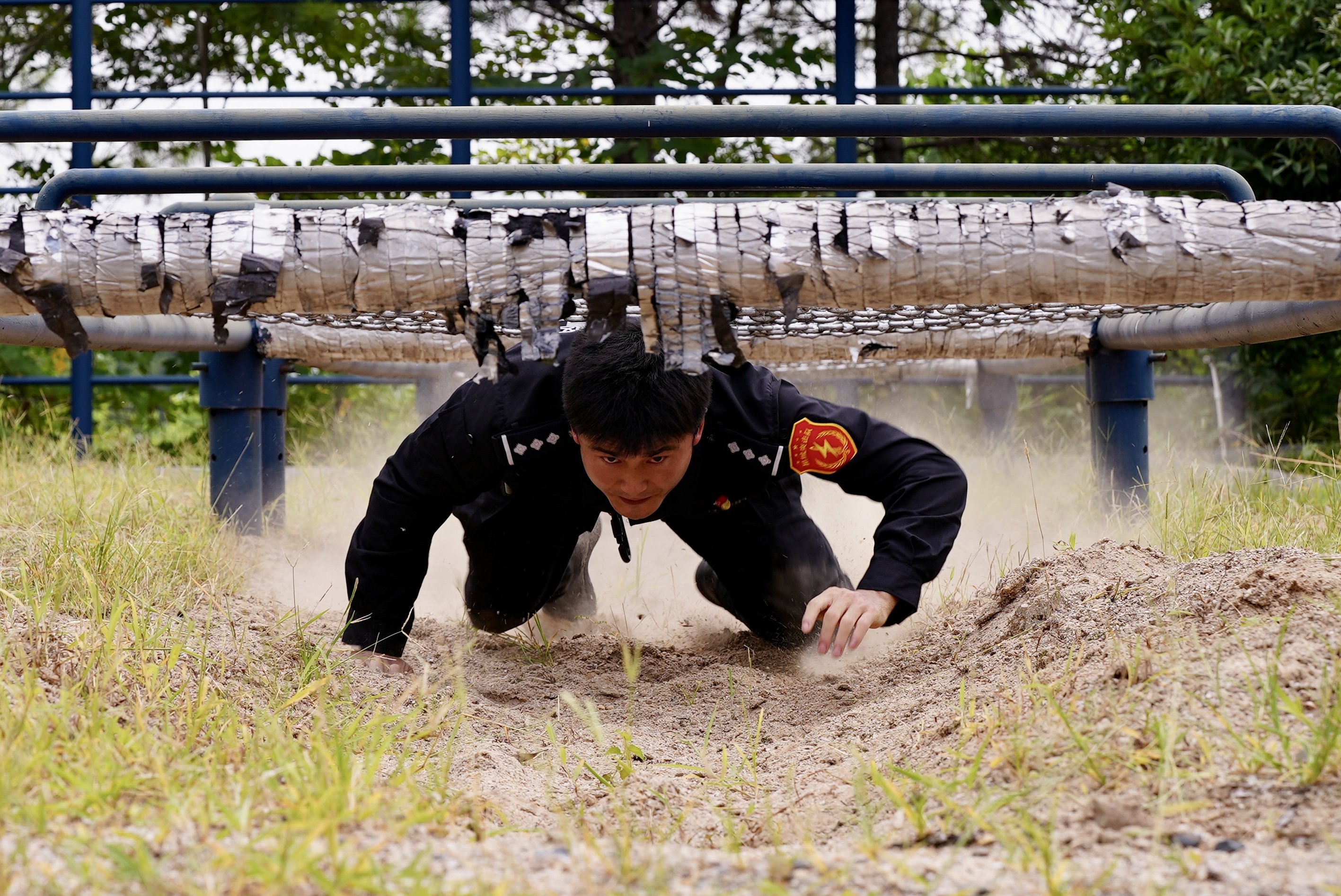 帅!三伏天袭来,长沙公安特巡警高温下进行魔鬼训练