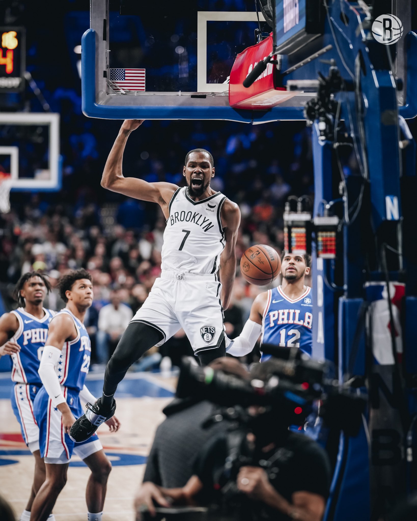 杜兰特18 9,欧文16 3,篮网领先76人21分!哈登15中3,大帝21分