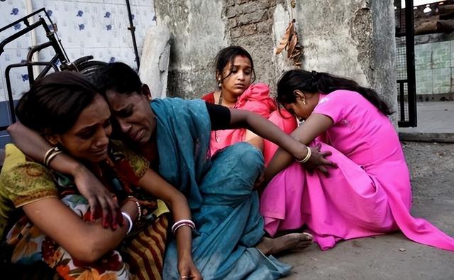 印度人得知中国同事重男轻女,拼三胎儿子时,他的话令我无比惊诧