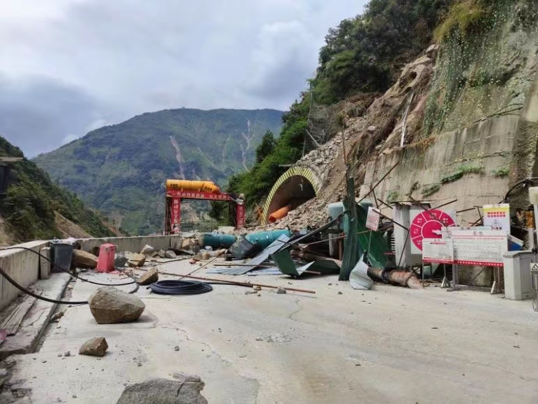 泸石高速国庆不停工标段复工率达100