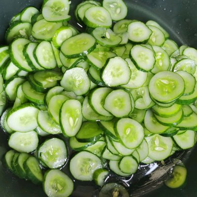 名厨汁味,圆中秋美味 凉拌金钱黄瓜片