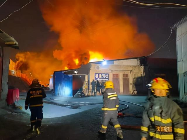 "西三环加油站爆炸",假的