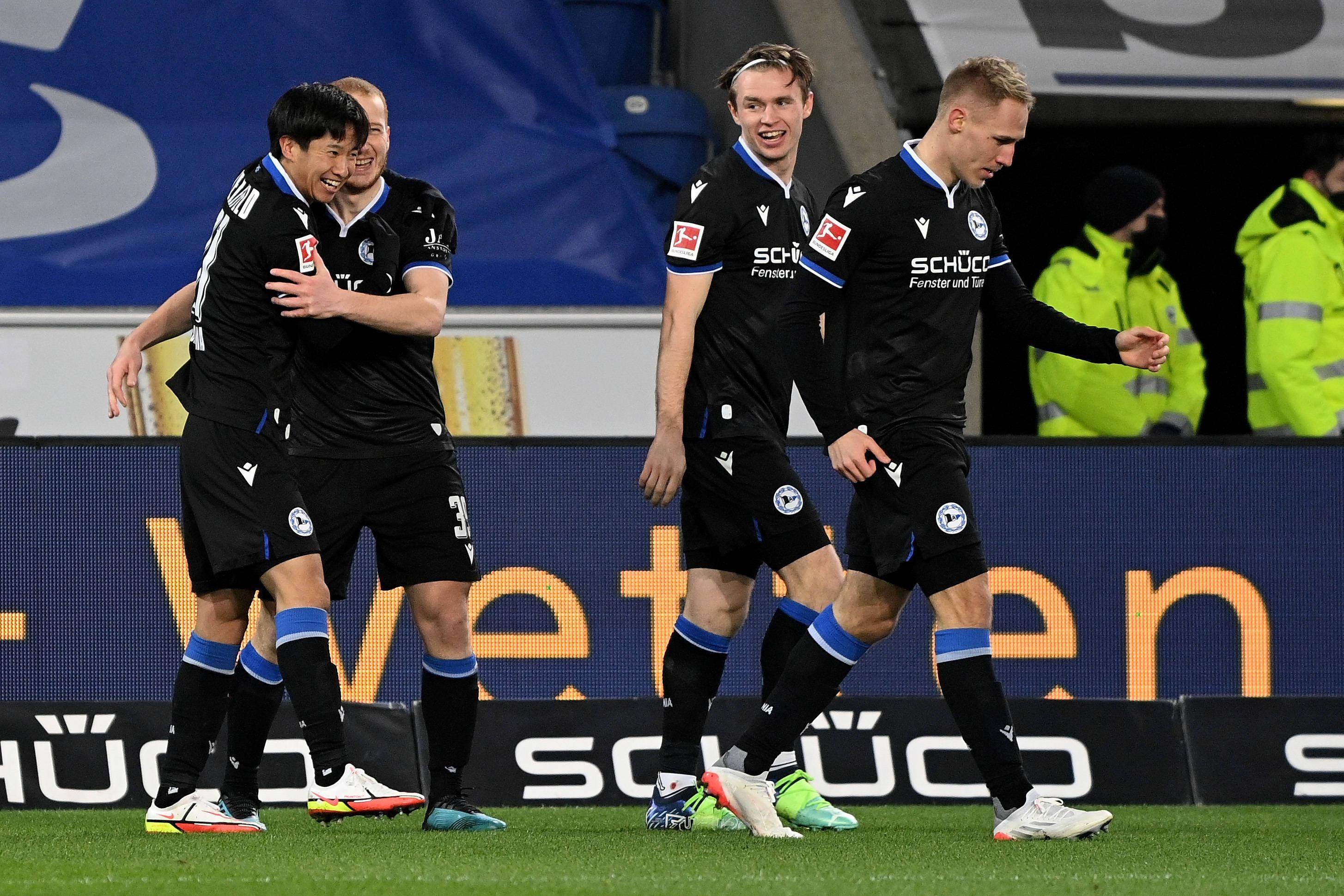 足球——德甲:比勒菲尔德平菲尔特