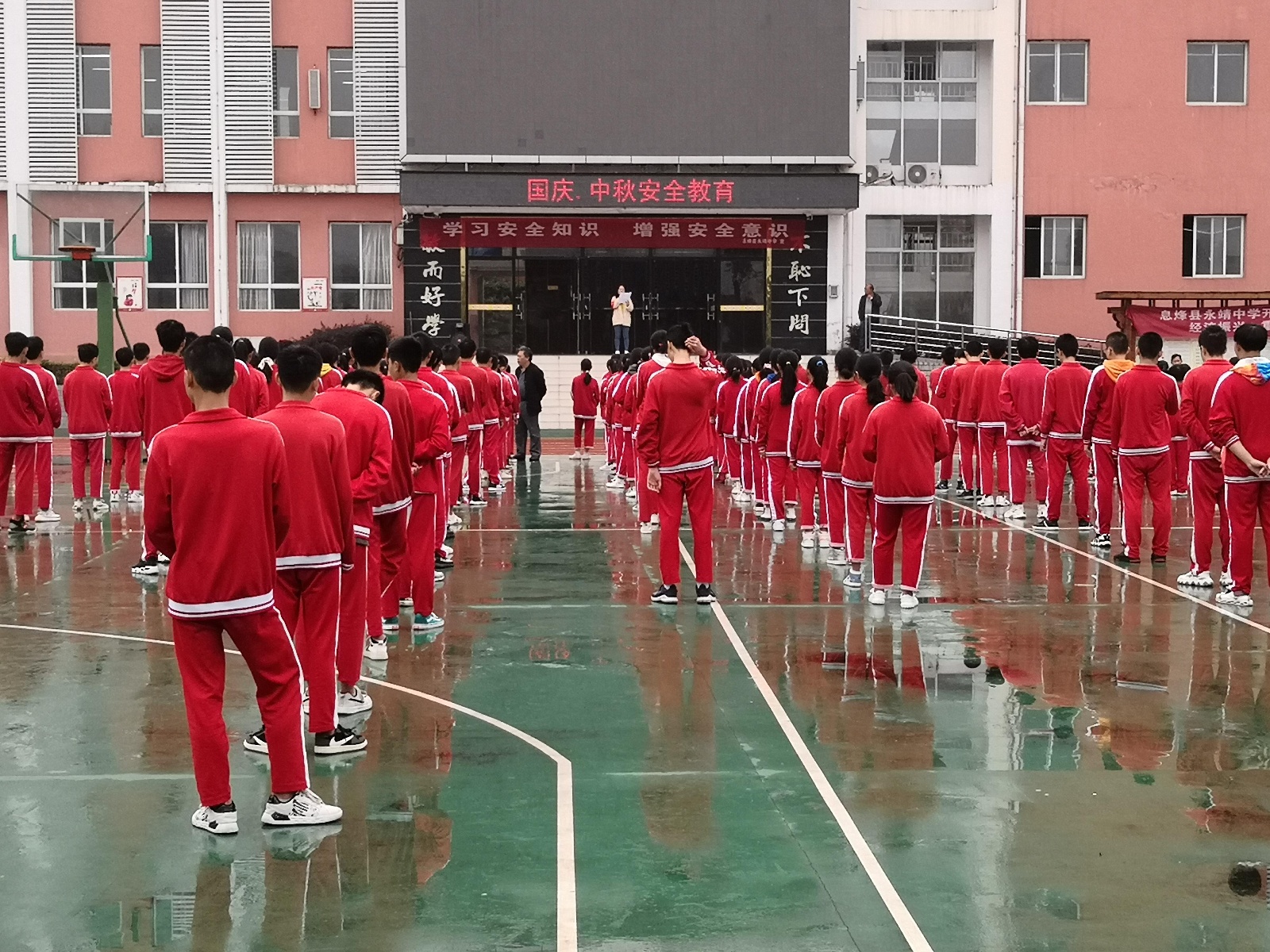 息烽县永靖中学开展庆祝"国庆节,中秋节"双节系列活动