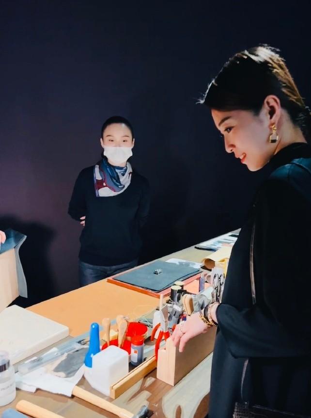 东方卫视主持人麻伊琳,她曾经风光出嫁,离婚后独自抚养儿子长大