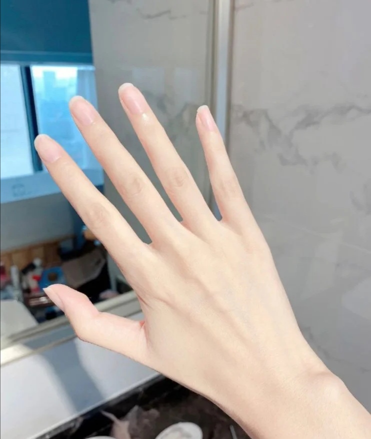 女生除了涂抹护手霜以外,再做好这些事,养成白皙的"纤纤玉手"