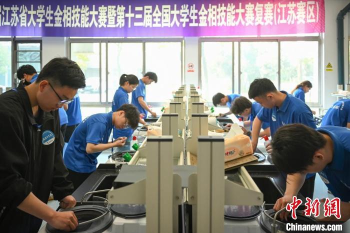 大学生金相技能大赛开赛 选手比拼"硬功夫"