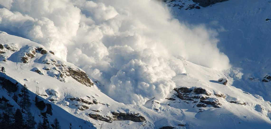 阿尔卑斯山雪崩图片