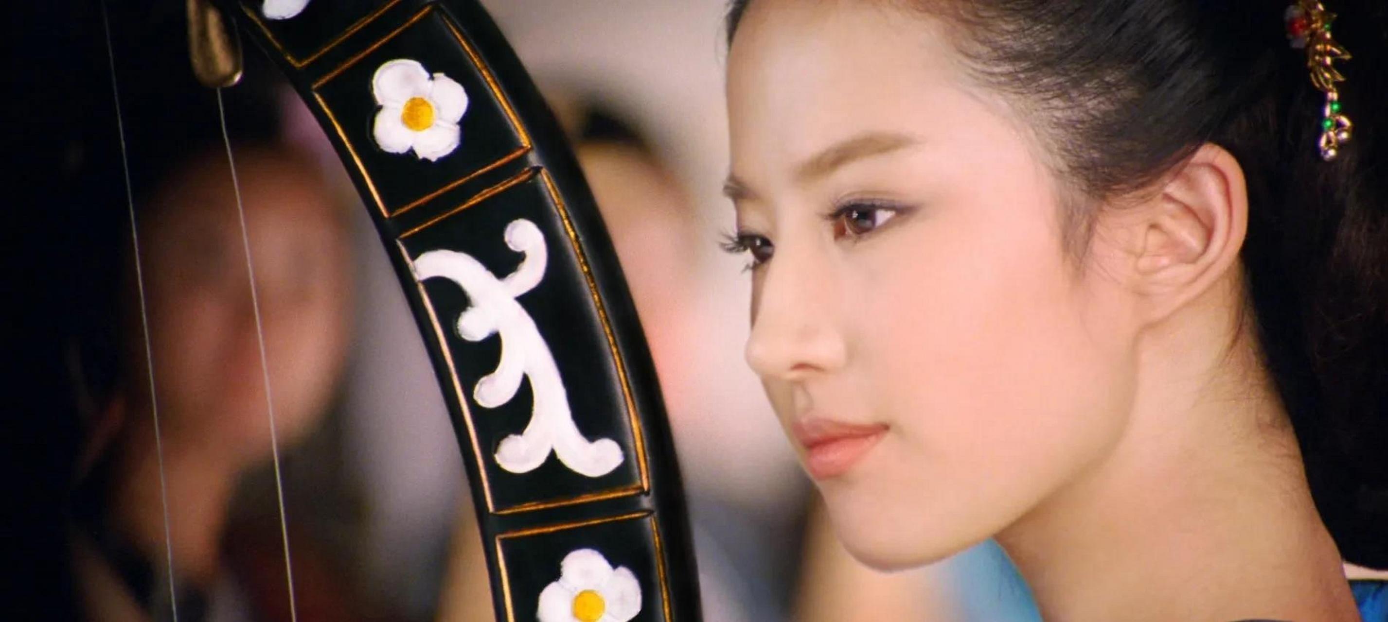 刘亦菲13年前拍摄的这组照片,像极了从箜篌仕女图中走出来的工笔画美