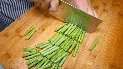 豆角焖面,经典家常做法,面条劲道入味,连吃两碗才过瘾
