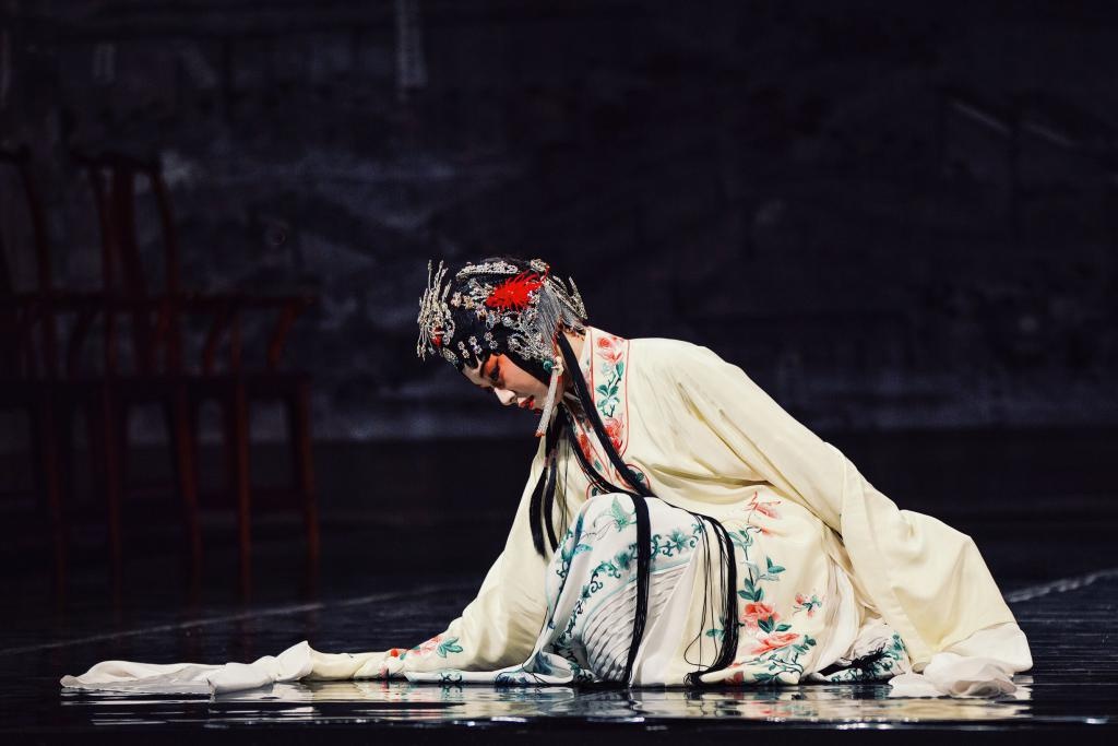 深晚报道|田沁鑫执导明清传奇压卷之作,《1699·桃花扇》下周鹏城上演