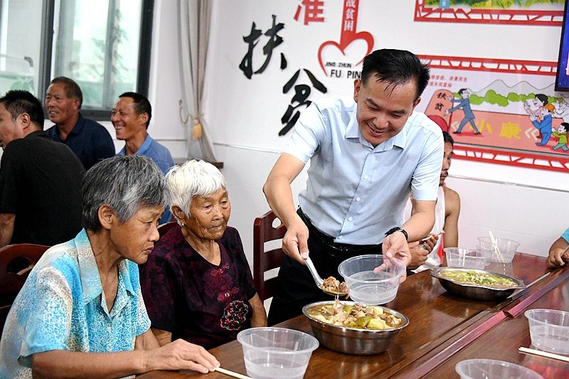 潢川县双柳树镇天桥村举办乡村振兴行动日暨三星文明户表彰活动