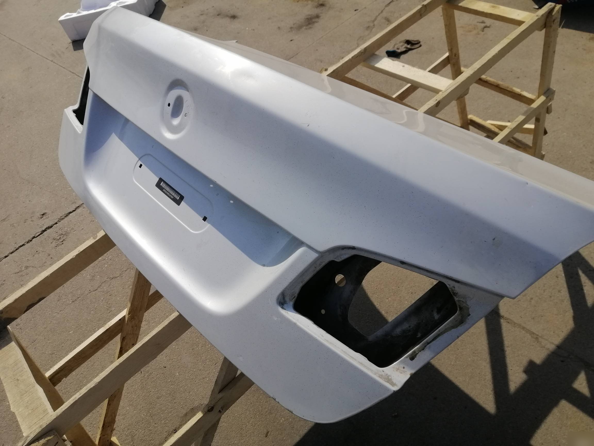 换个后备箱盖多少钱 换一个后备箱盖子多少钱