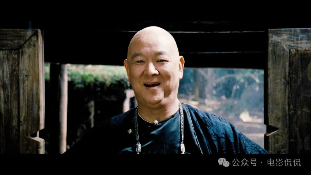 在电影《武侠》中,王羽出演七十二地煞的教主,心狠手辣,武功高强,气场