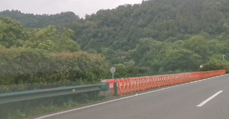 高速公路上的这个“特殊栏杆”，你知道它的正确使用方式吗？-有驾