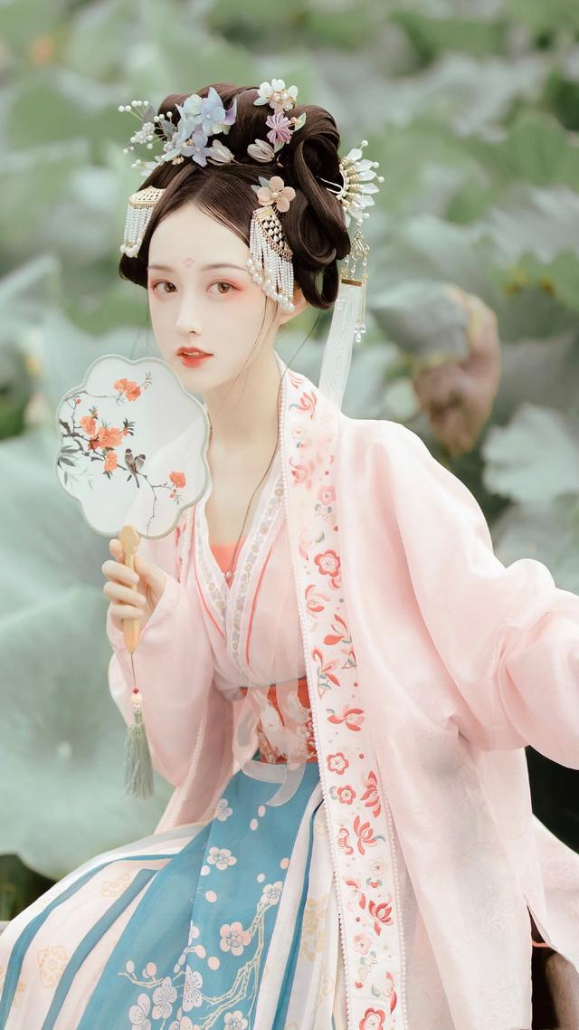 《农门有喜,捡个糙汉撩不停》穿成农家女,糙汉丈夫超能干!