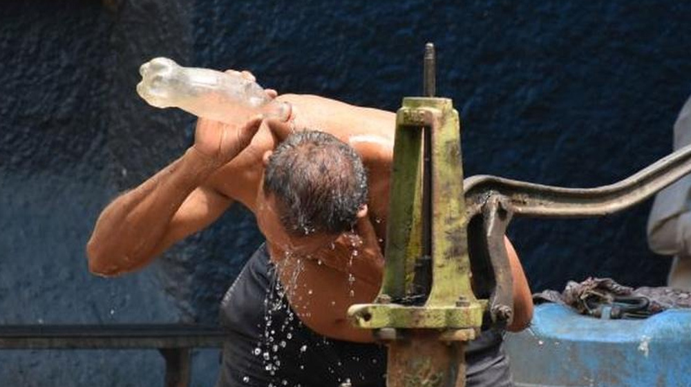 热浪炙烤印度：气温突破48℃，工人夜不能寐，城市陷入停电困境
