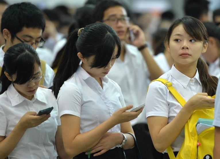 青年失業率攀升,全職兒女增多!專家:不是所有人都能選暫緩就業