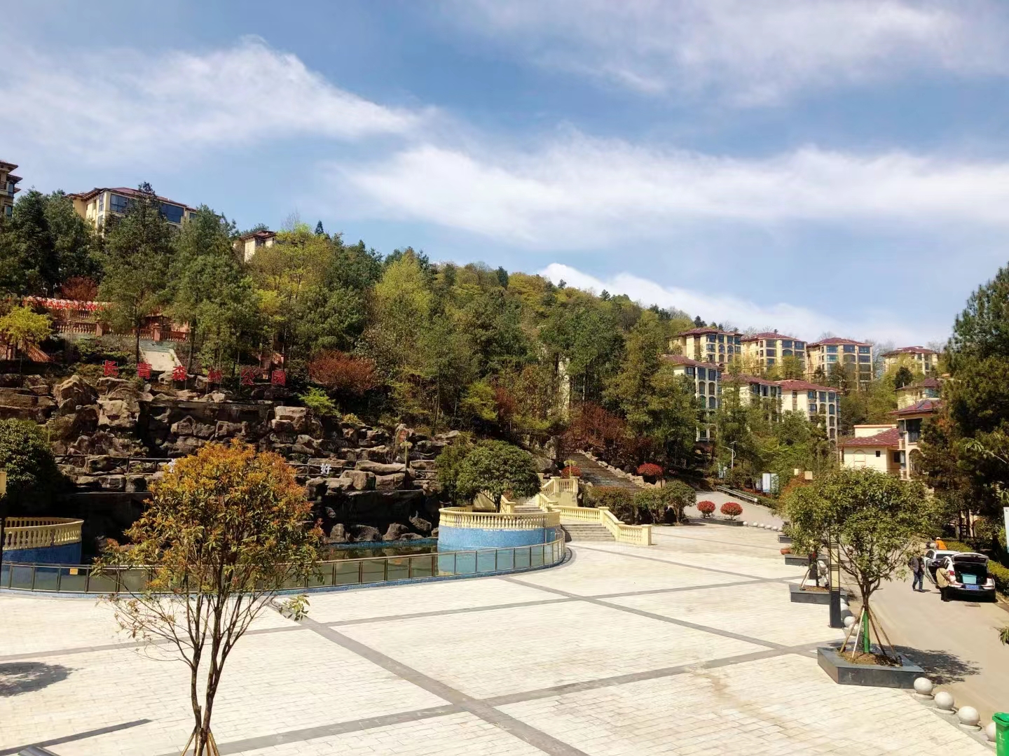 南川避暑房:海拔1300米,仅1.5小时车程配套丰富还有高铁站