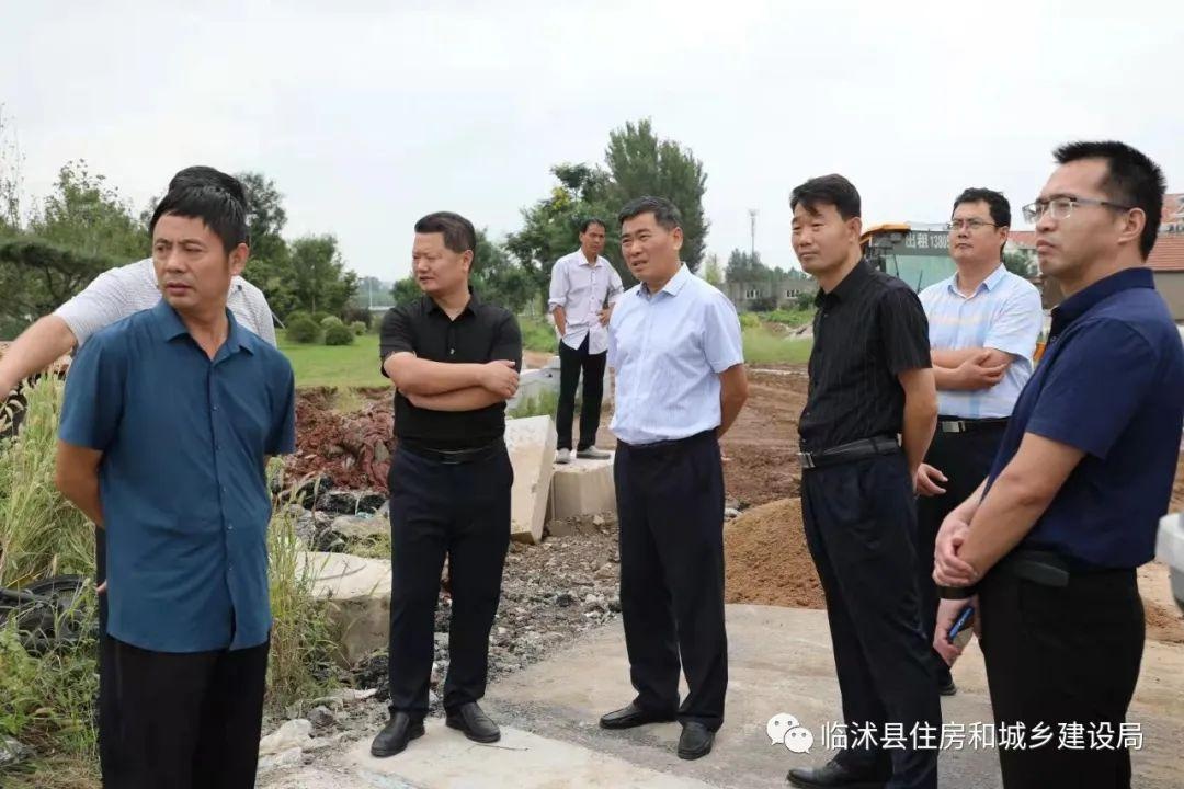 县人大常委会主任姜自棠等实地察看顺河西街等城建工程推进情况