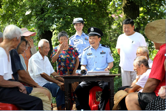 舒城县阙店乡"警民板凳会"贴近群众零距离