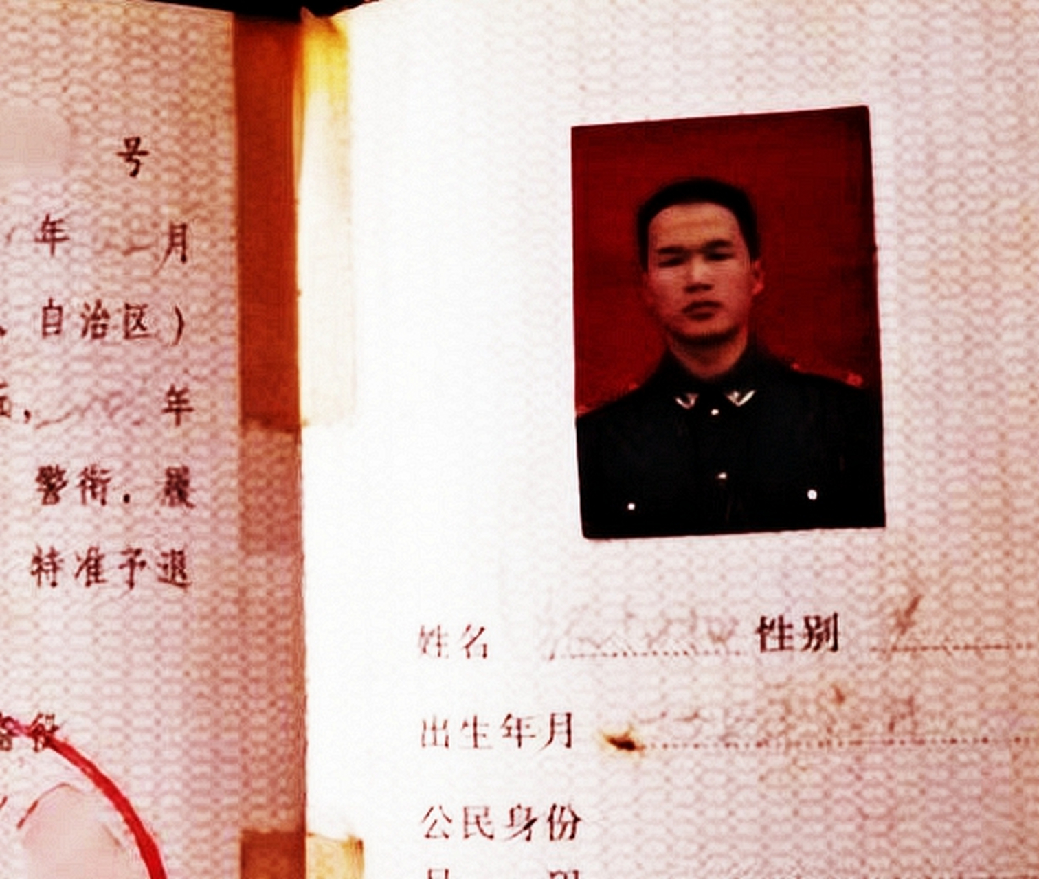 1996年,张扣扣一家因土地纠纷与隔壁王家大打出手.