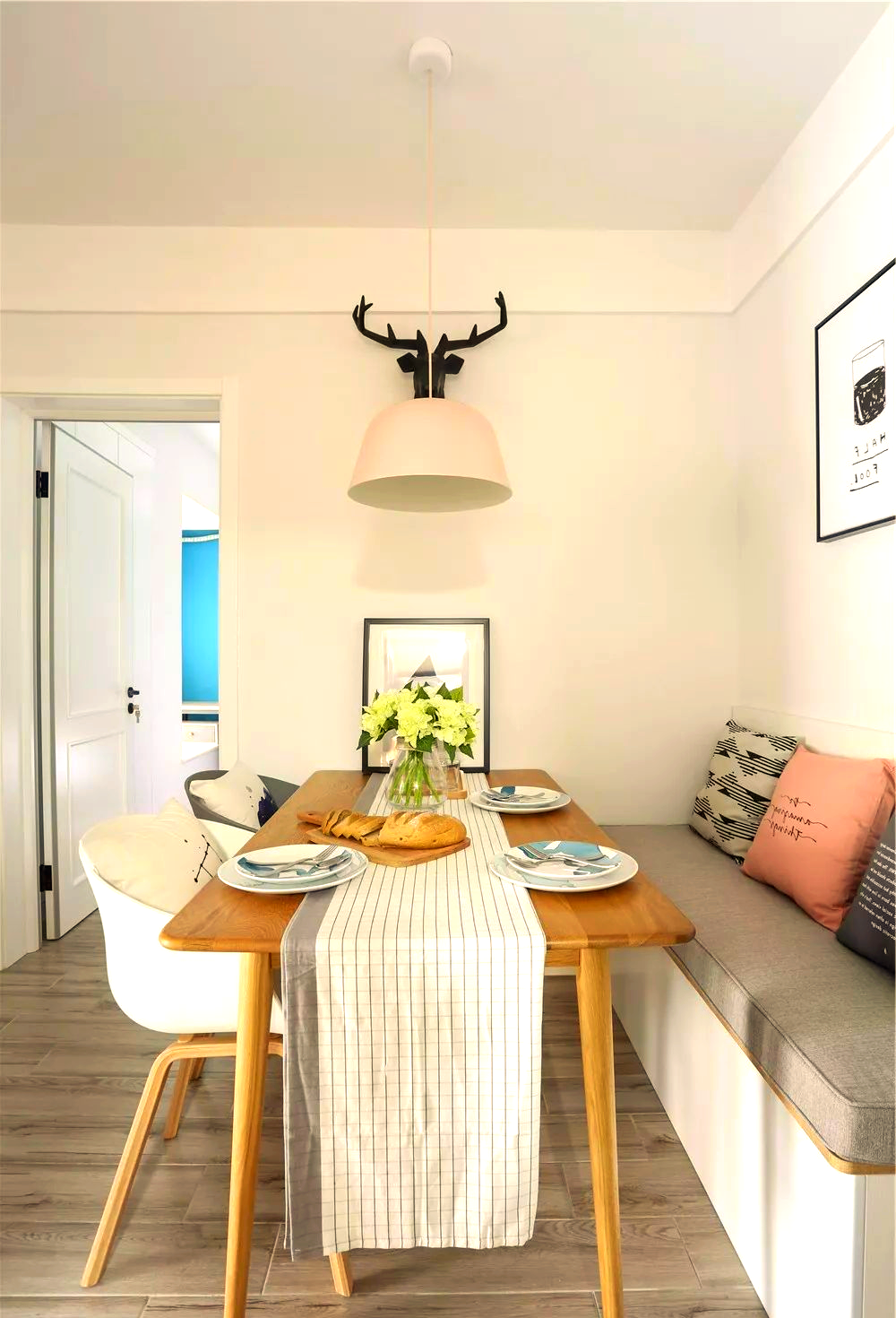 小餐厅餐桌背景墙的多种布置方式分享