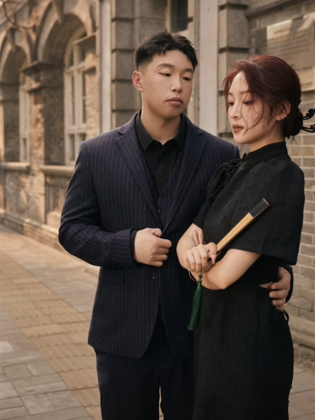 德云社烧饼夫妇直播,二人造型引热议,网友:饼嫂得罪造型师了吗