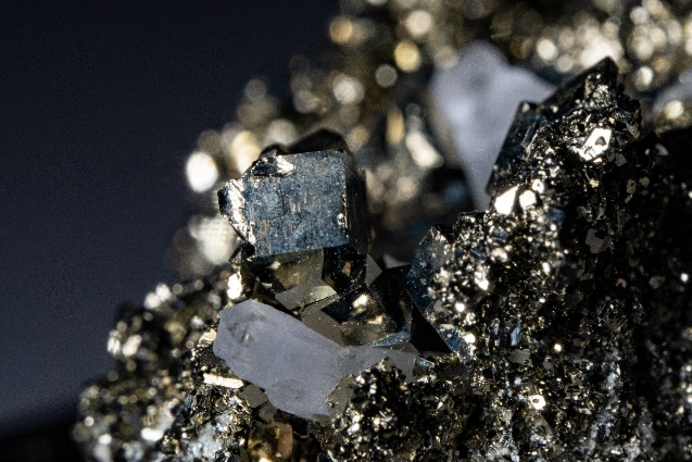 打游戏吗鉴定矿物的那种