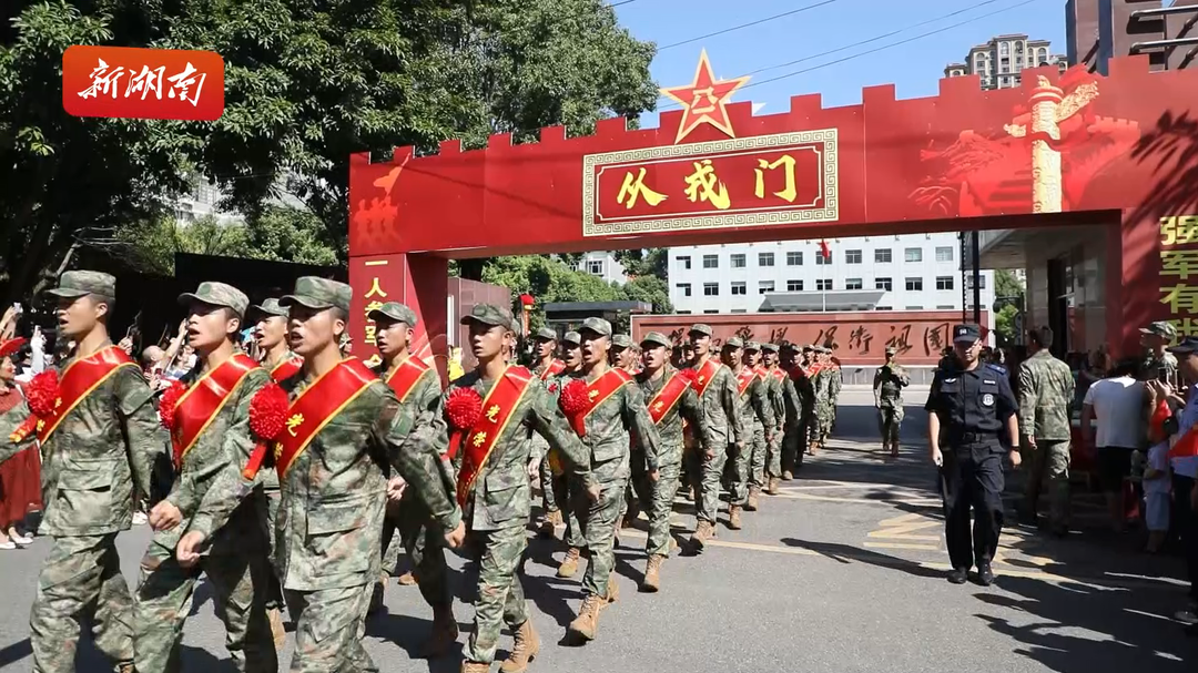 奔赴军营!宁远百姓夹道欢送新兵入伍