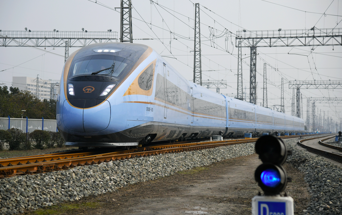 京哈高铁开行新动车组,北京朝阳站发车