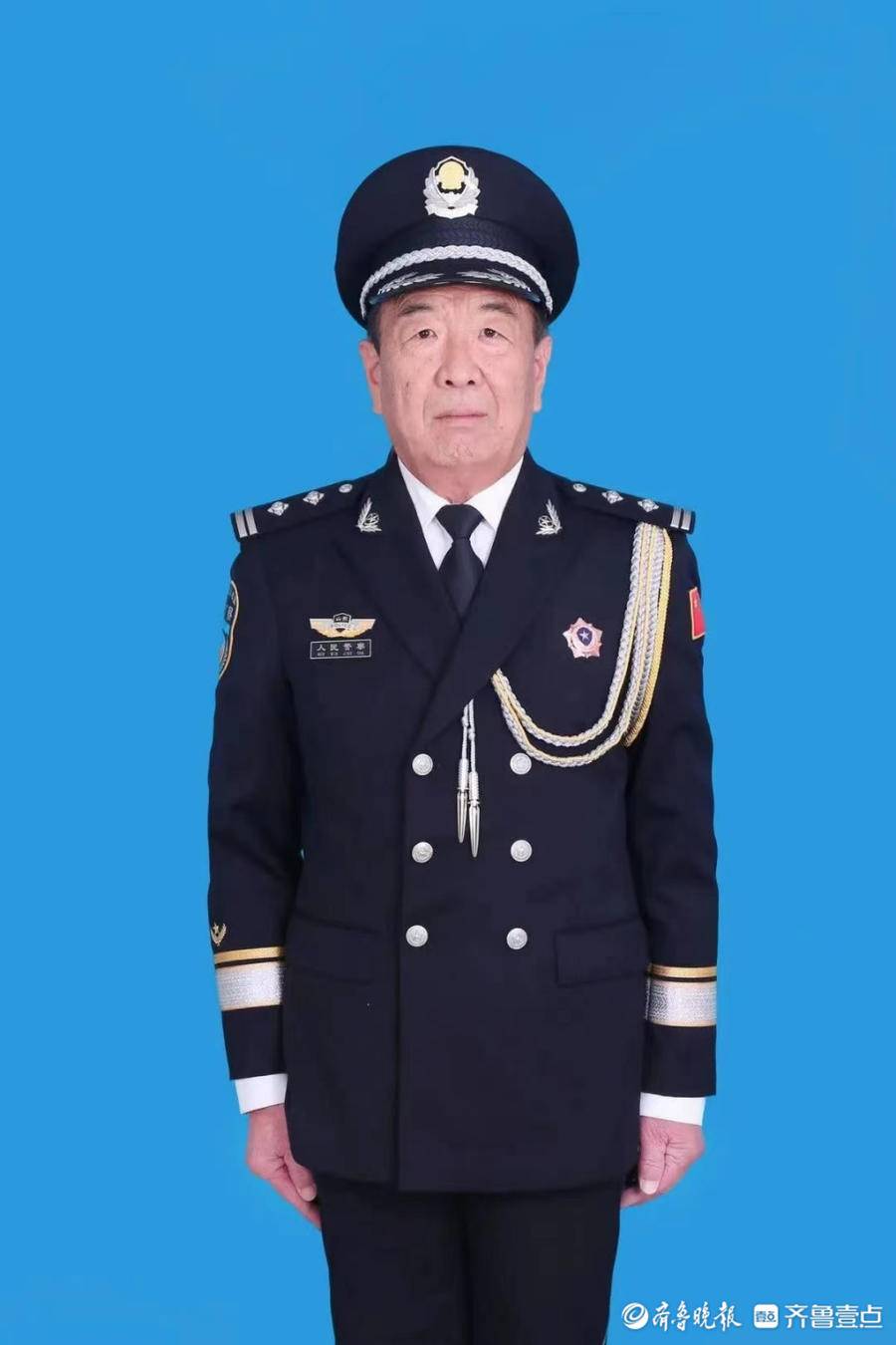 旧警礼服图片