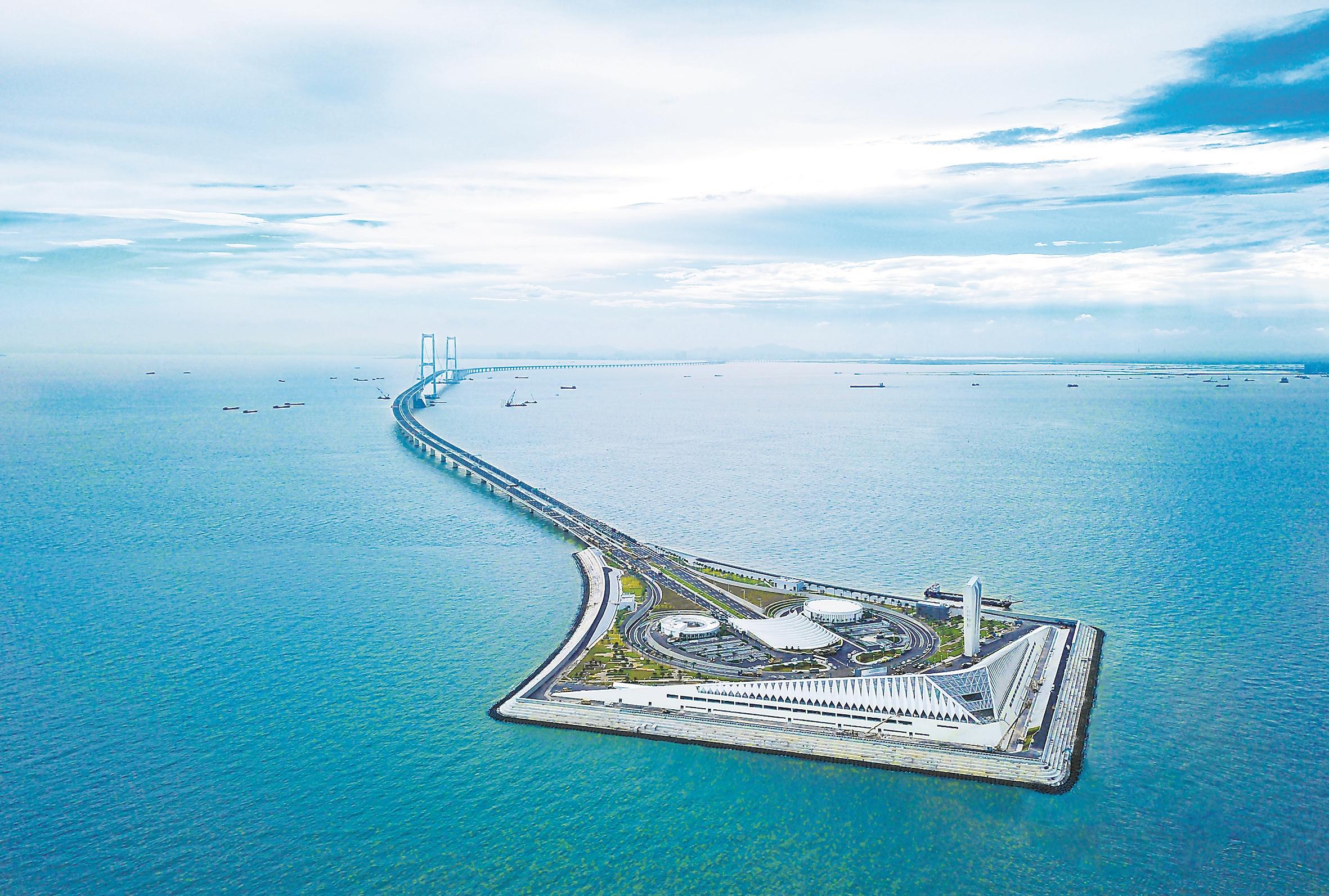 「龙腾湾区·桥见未来」专访何镜堂院士,深中通道跨海工程房建项目