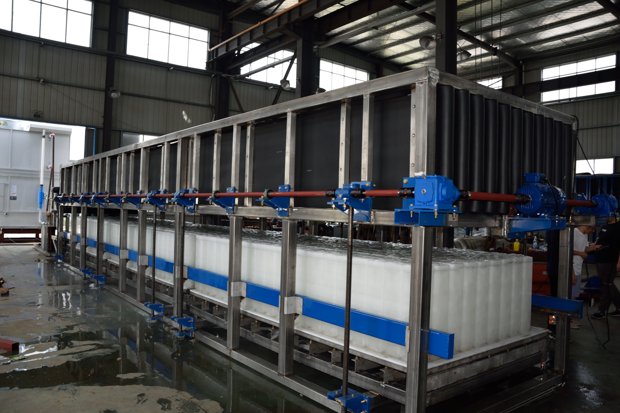 管冰机代替人工制冰