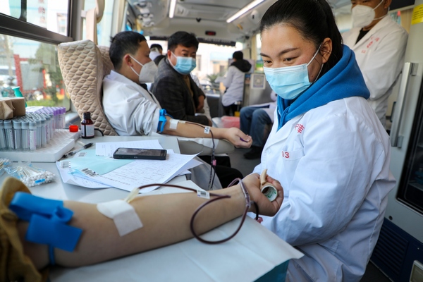 天柱县人民医院组织干部职工献爱心捐热血