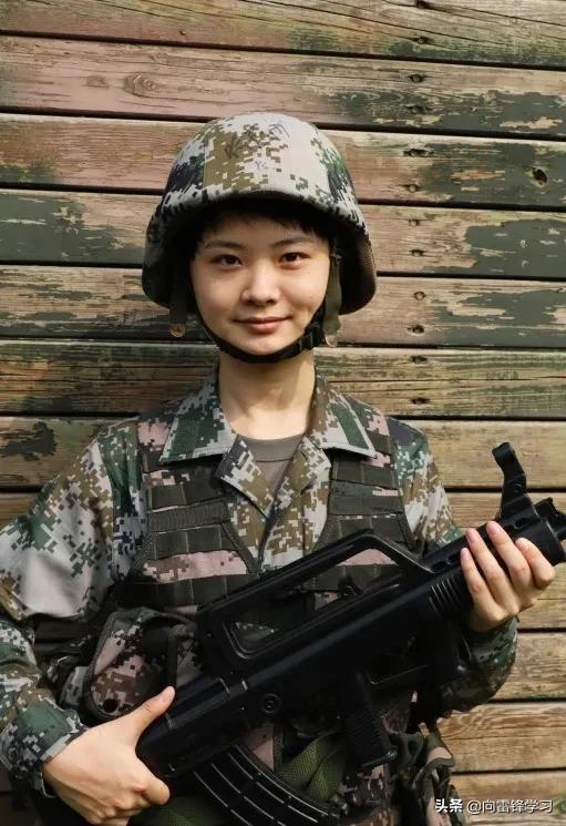 扔手雷?女兵的帅气瞬间来了!