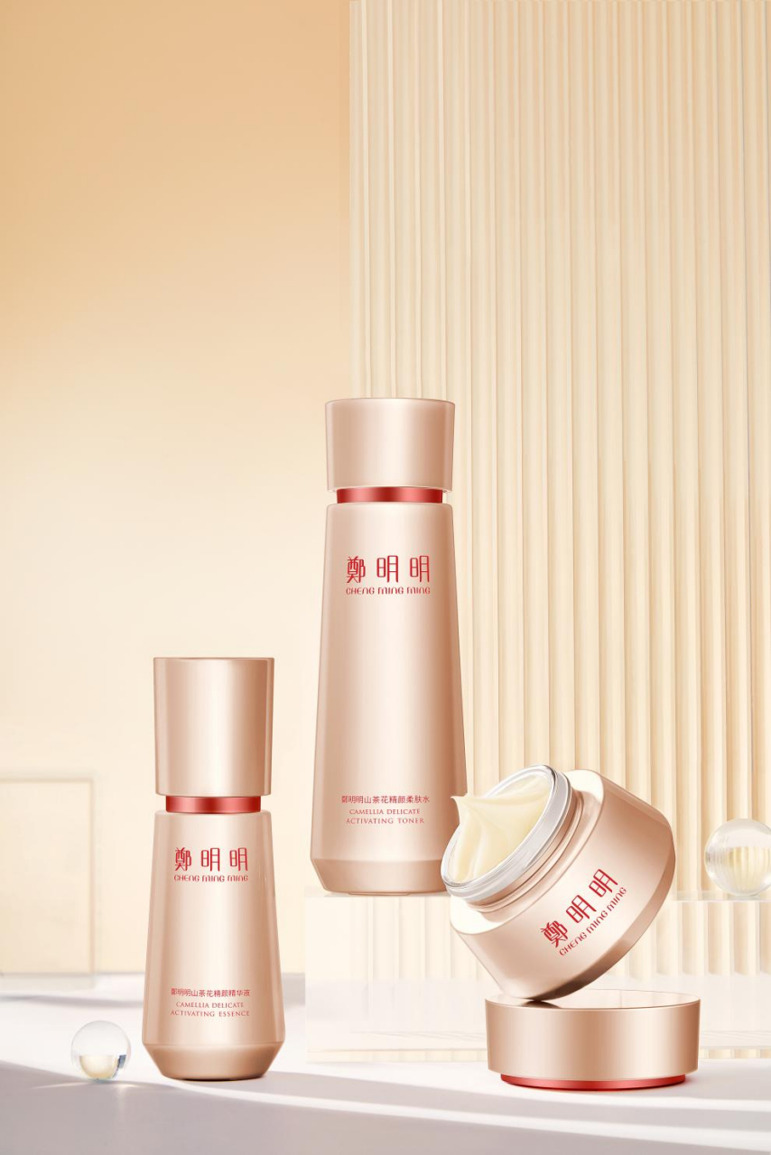 高端国货品牌郑明明主打的是抗初老消费市场,护肤品的功能也是针对