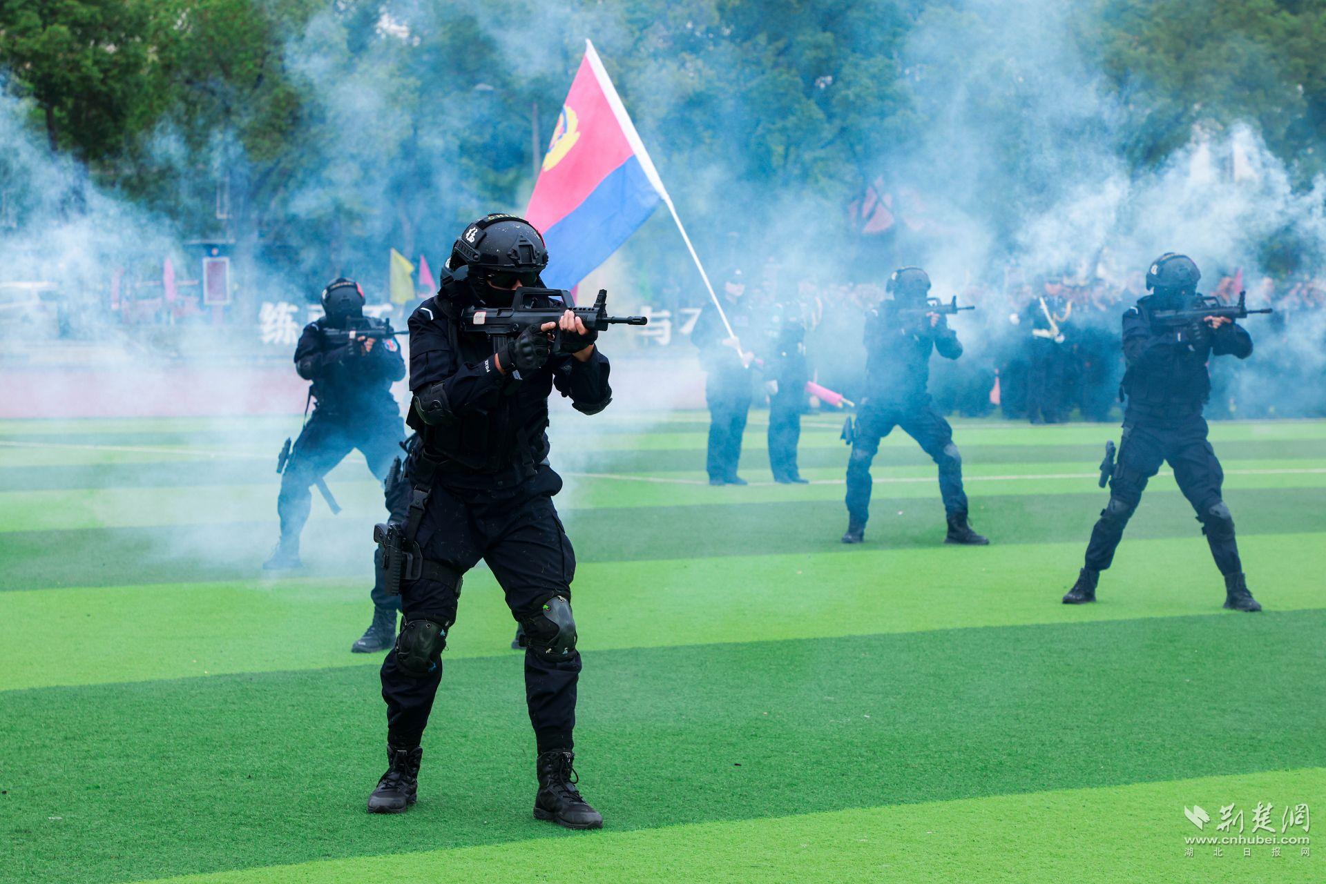 武汉警官职业学院校服图片