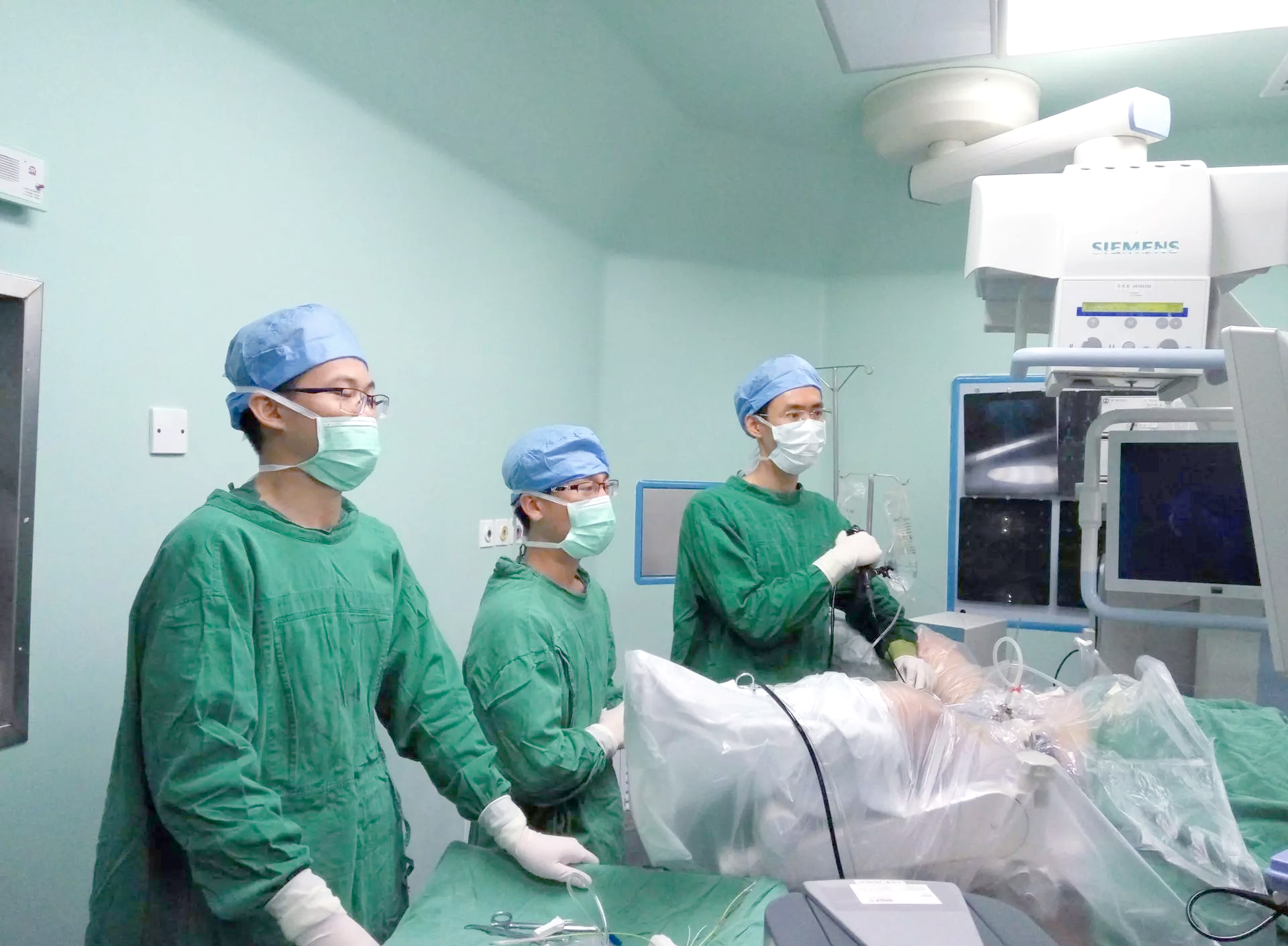 广医五院的微创奇迹:输尿管软镜手术突破肾结石难关