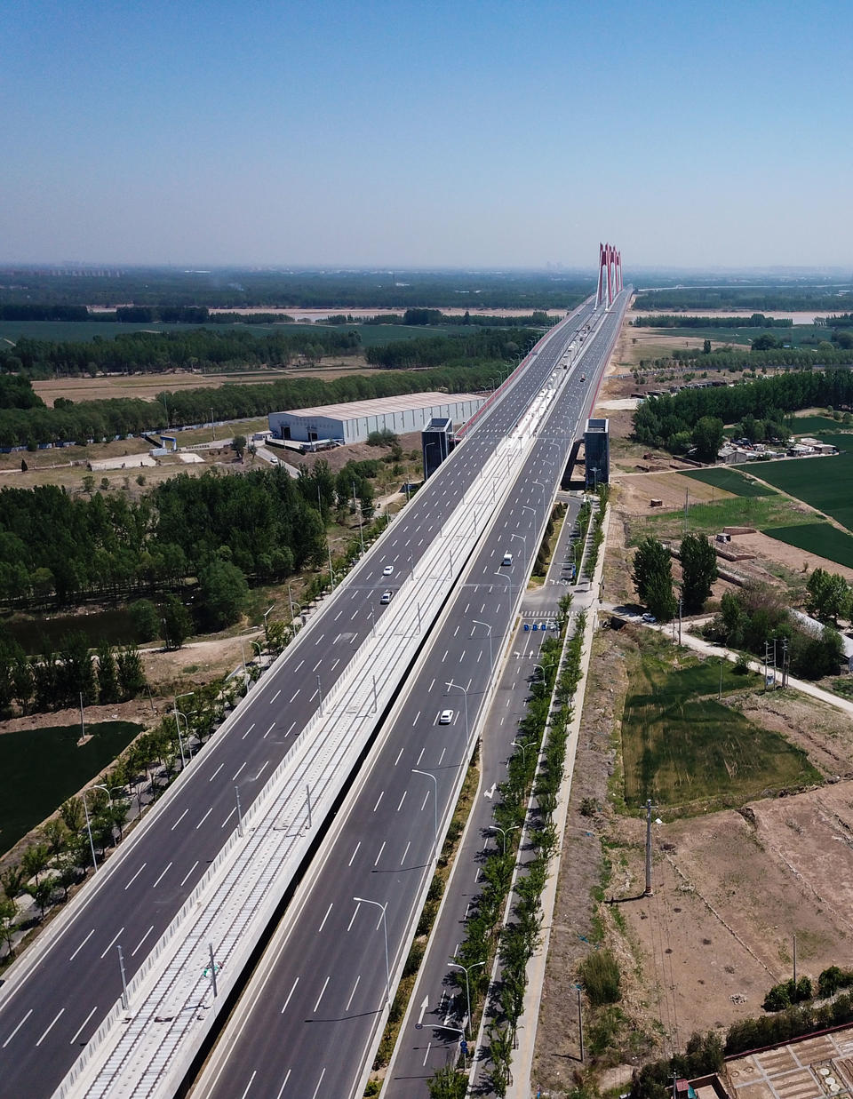 记者航拍济南轨道交通济阳线,凤凰大桥等区域已经铺轨